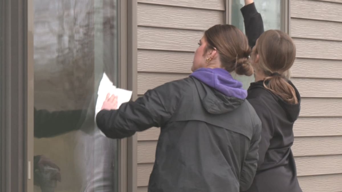 100+ Students Help 80 Seniors in Barnesville Day of Caring - Image 2