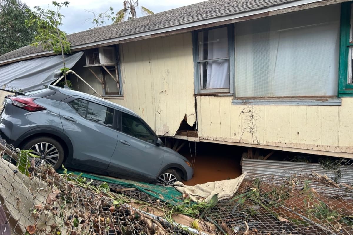 Vegas Red Cross Volunteers Rush to Help Flooded Hawaii - Image 3