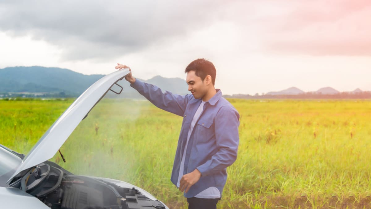 Stranger Gives Up Fishing Trip to Fix Family's Broken Car - Image 2