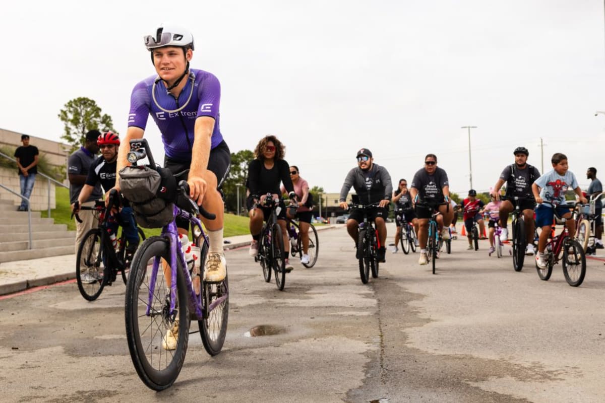 World Record Cyclist Rides With Houston Students - Image 3