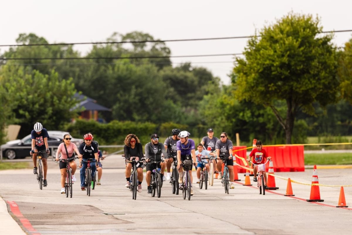 World Record Cyclist Rides With Houston Students - Image 4