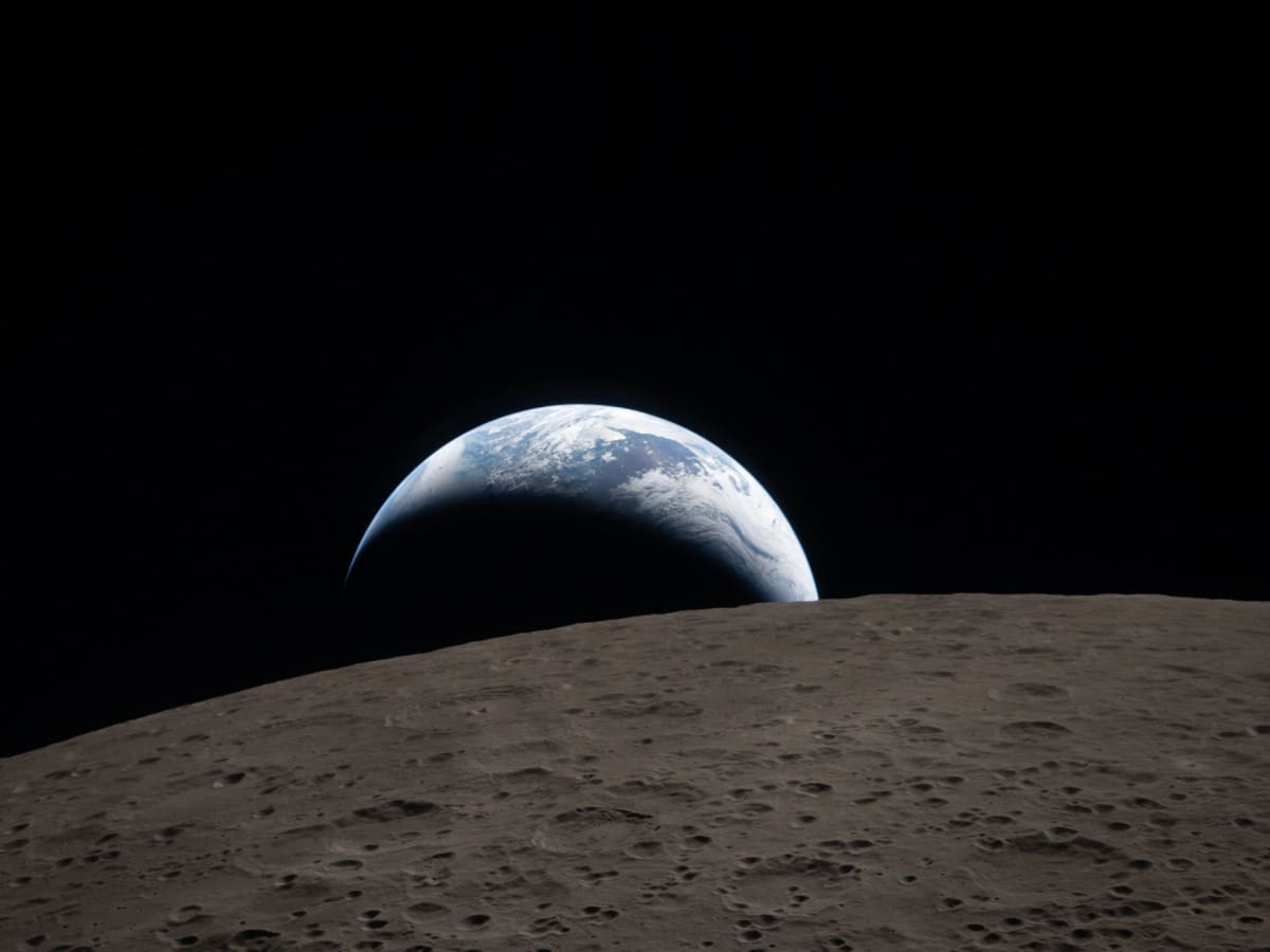 NASA's Artemis II Captures Stunning Earthset From the Moon