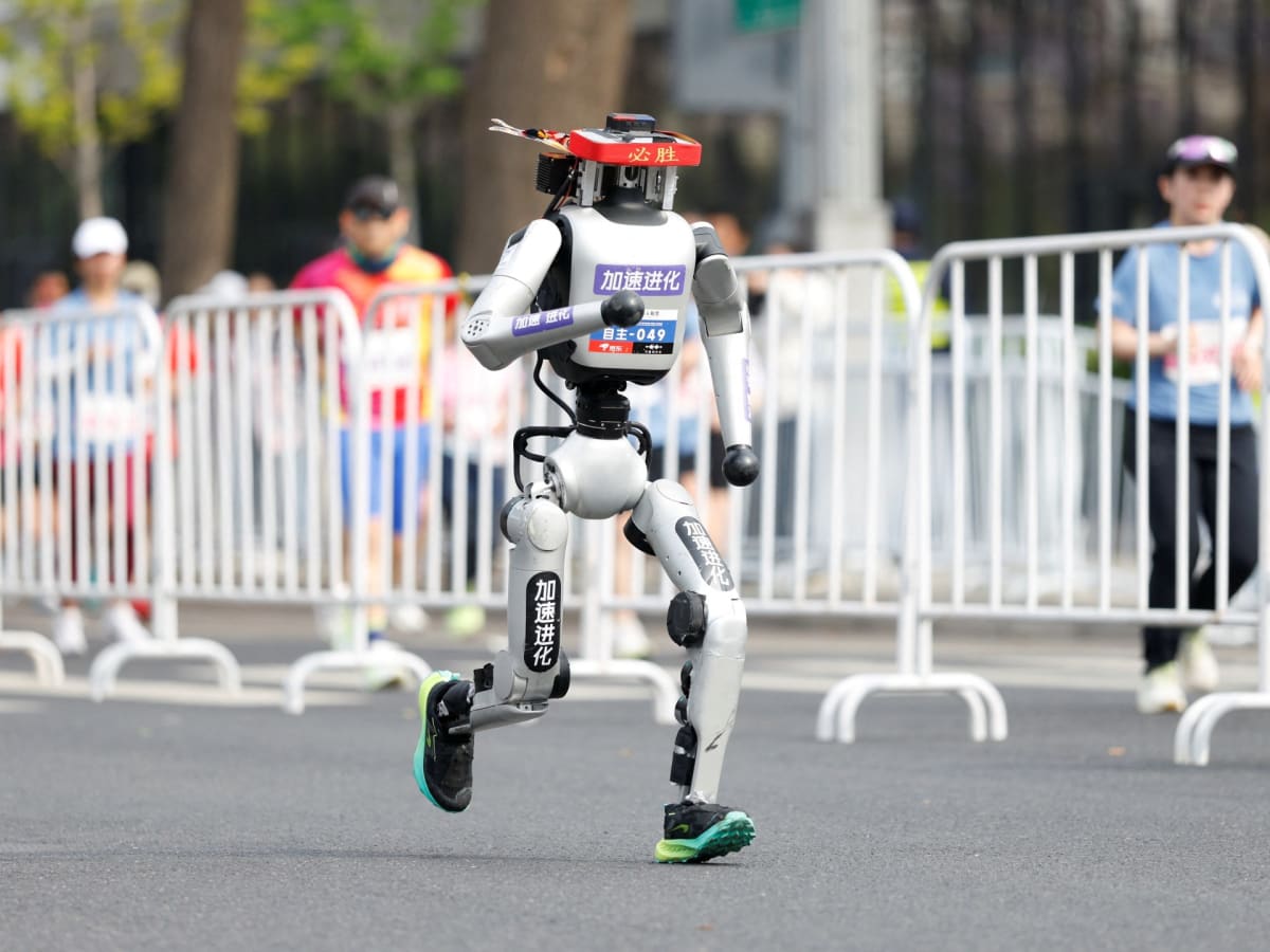 Robot Runs Half-Marathon in 50 Minutes in Beijing