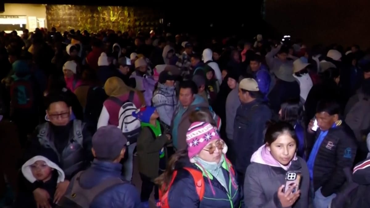 La Paz Residents Show Unity Amid Food Shortages