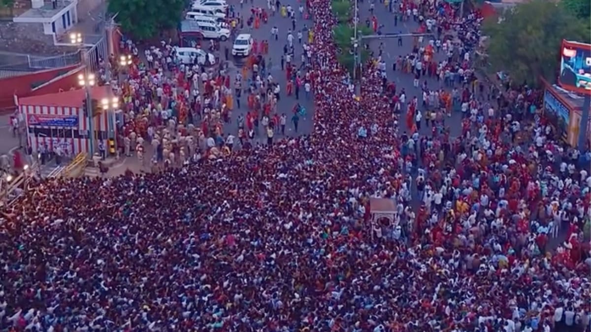 3 Million Indians Line Up for Sacred Henna at Temple