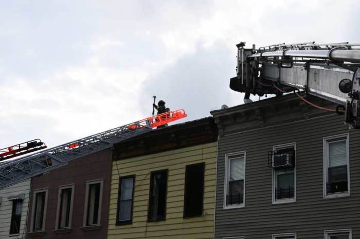 FDNY Rescues Firefighter in Bushwick Three-Alarm Blaze - Image 4