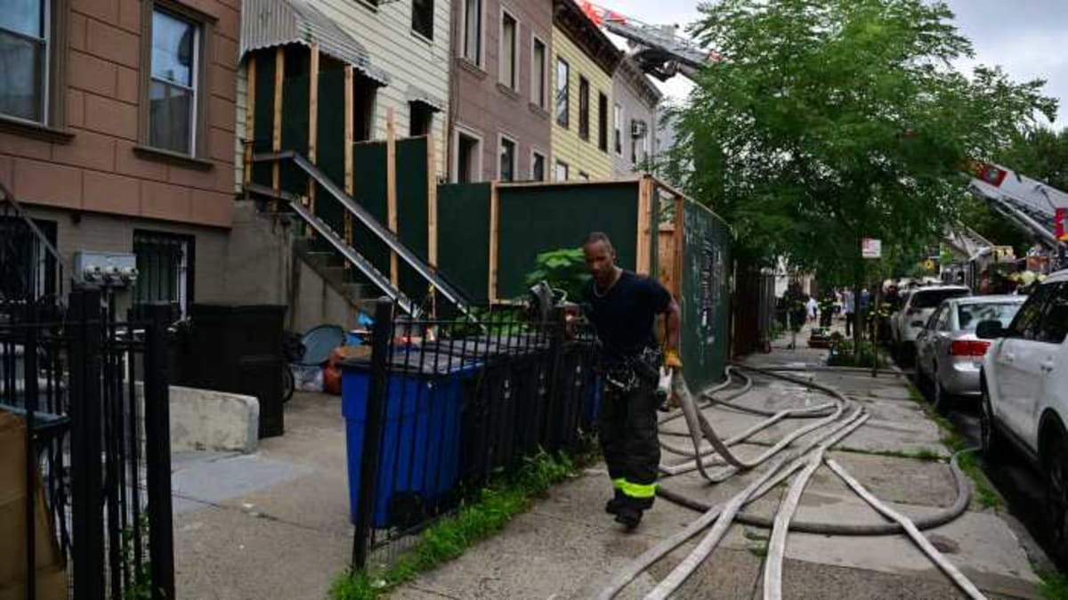 FDNY Rescues Firefighter in Bushwick Three-Alarm Blaze - Image 3