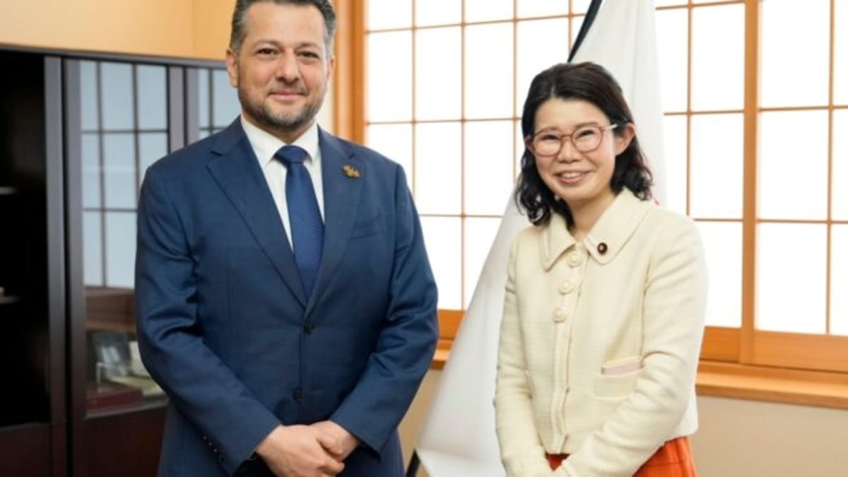 Japanese and Syrian officials shaking hands during diplomatic meeting about reconstruction partnership
