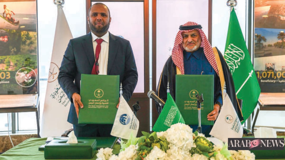 Yemeni farmers working in agricultural fields in one of three beneficiary governorates