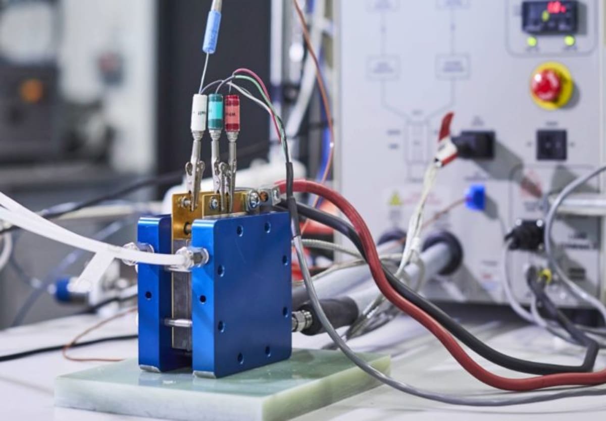Sydney Researchers Boost Hydrogen Fuel Cell Power by 75% - Image 2