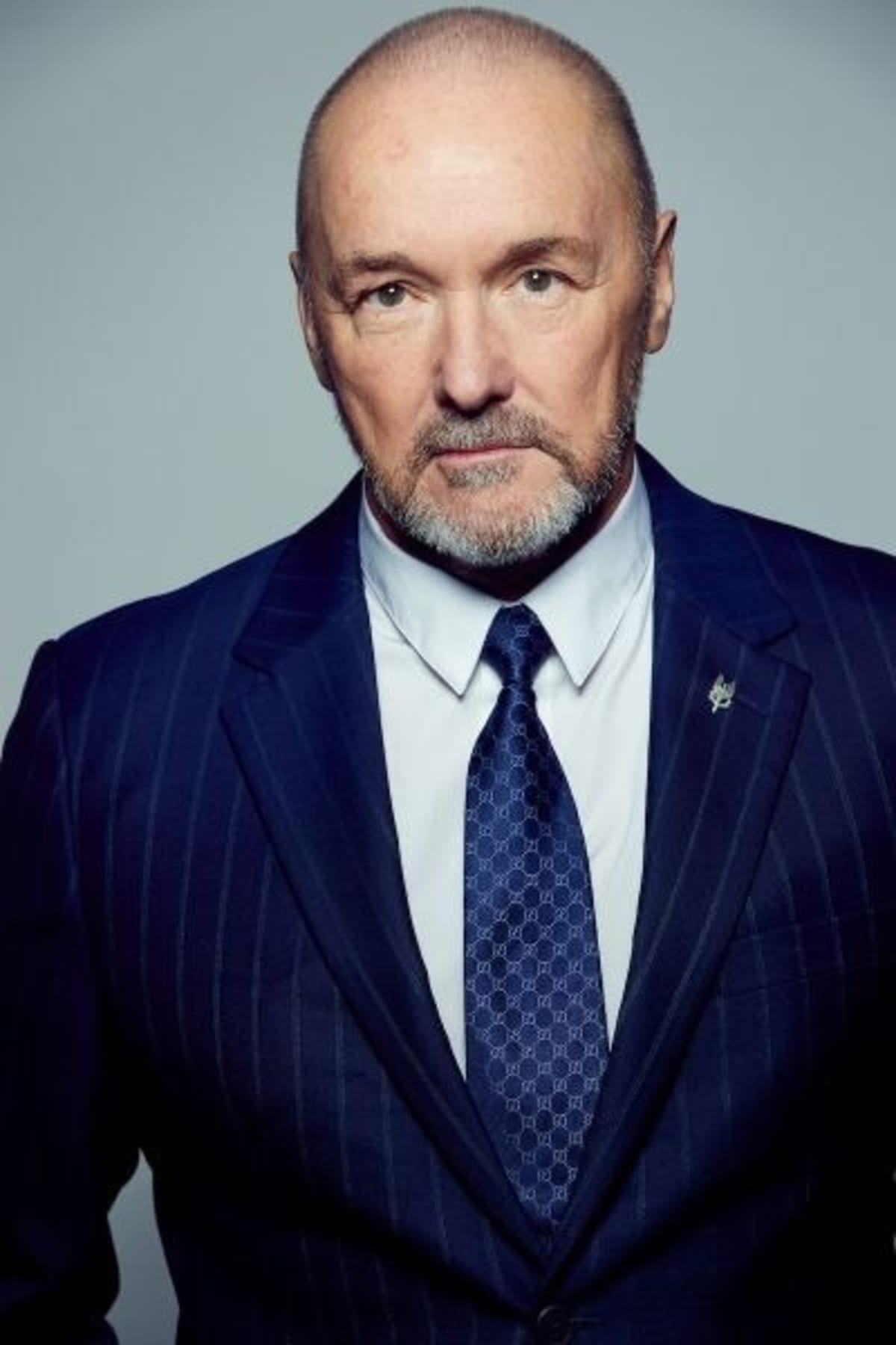 Portable hydrogen-generating cooking stove creating clean fuel from water for families without electricity