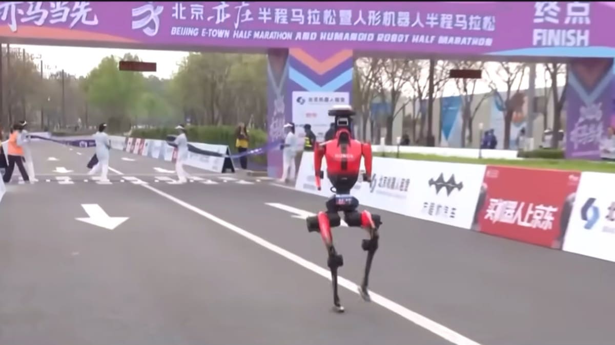 Chinese Robot Breaks Half-Marathon Record by 7 Minutes - Image 2