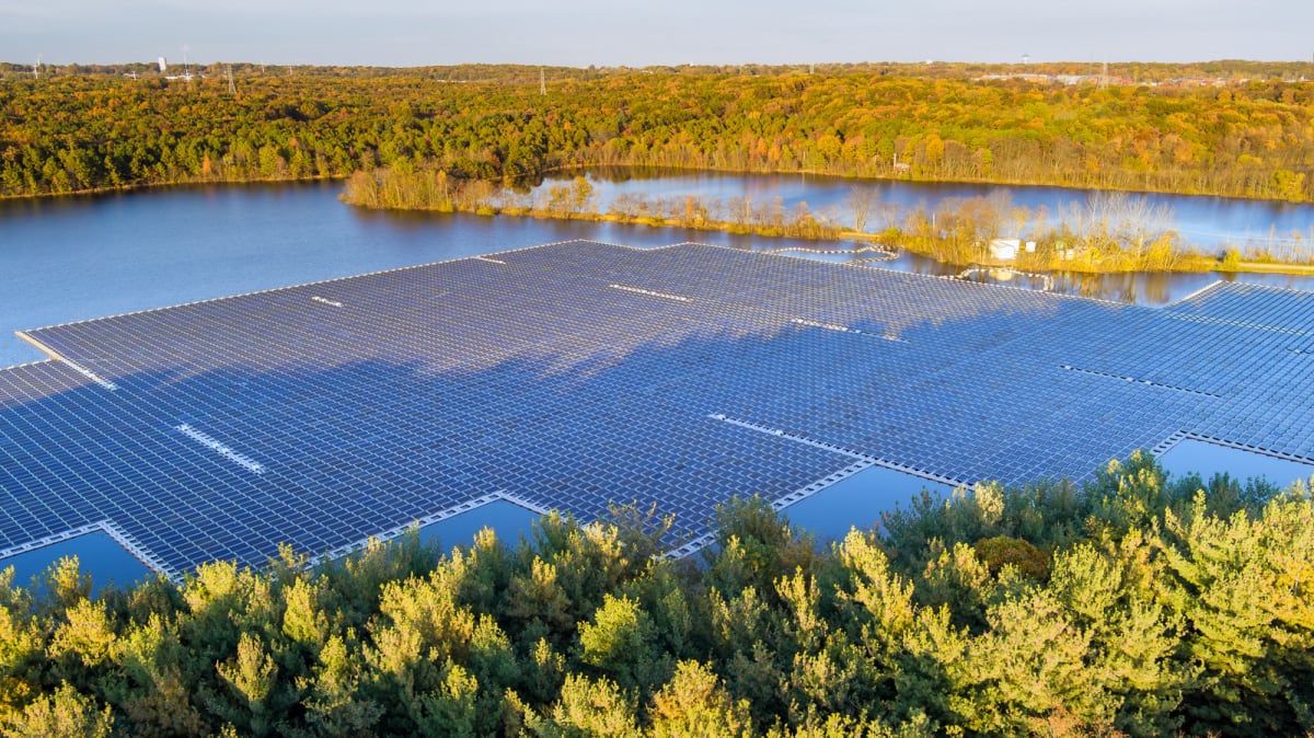 Australia's Floating Solar Saves 63B Gallons While Powering Cities