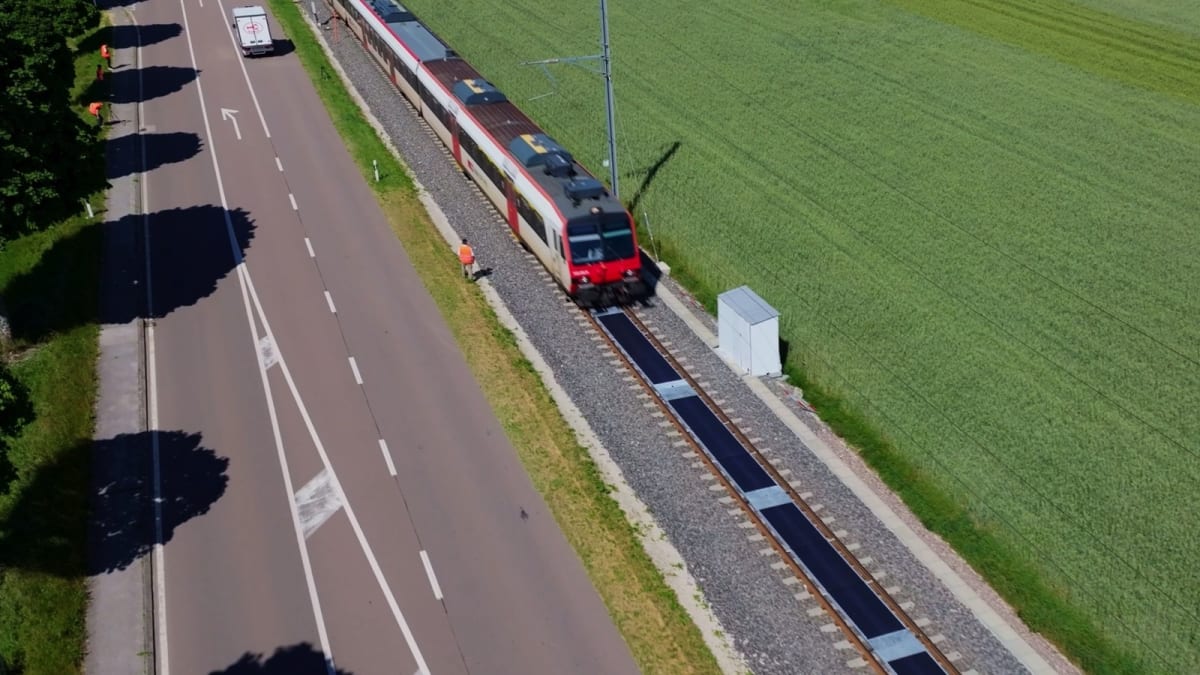 Switzerland Tests Solar Panels Between Railway Tracks