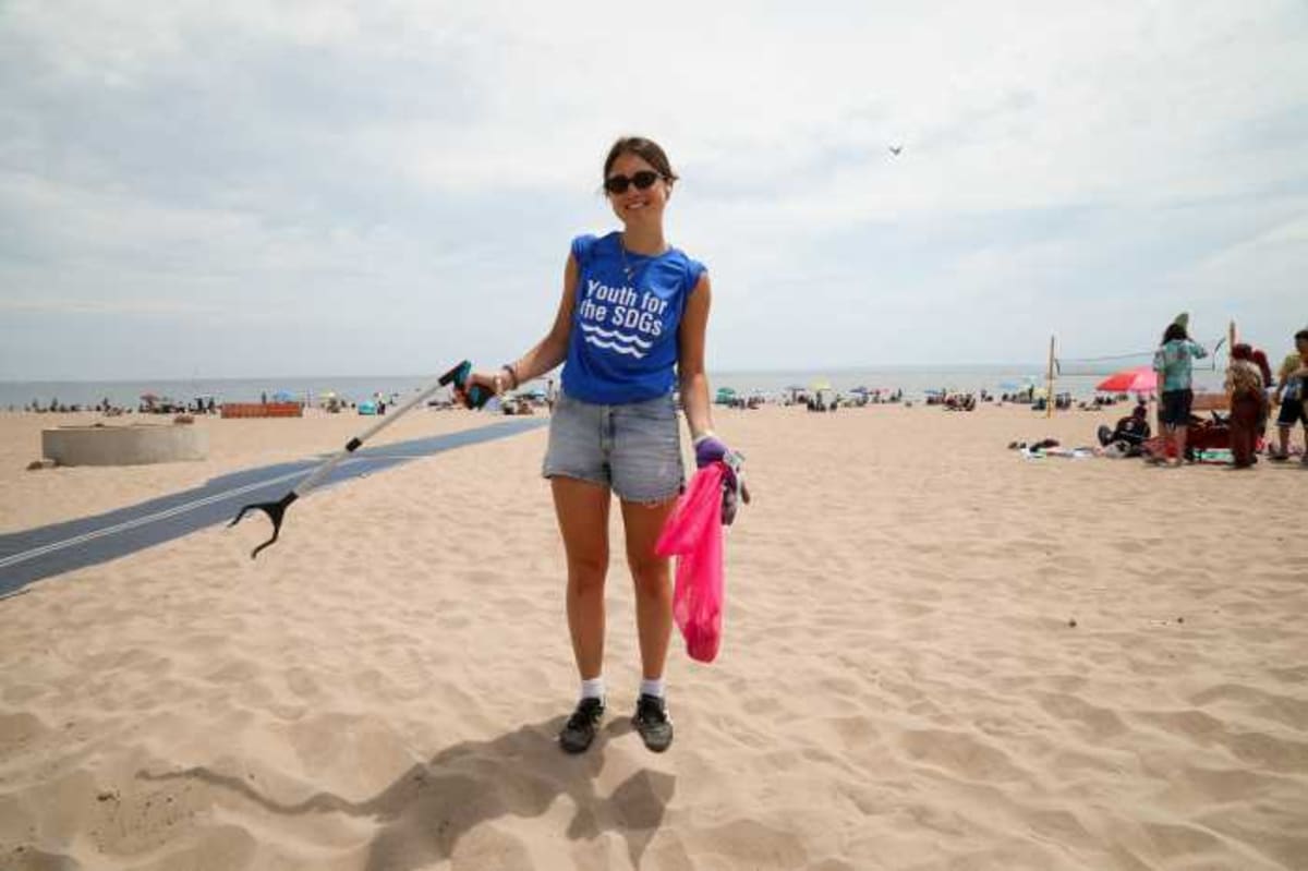 200 Volunteers Remove 170 Pounds from Coney Island Beach - Image 5