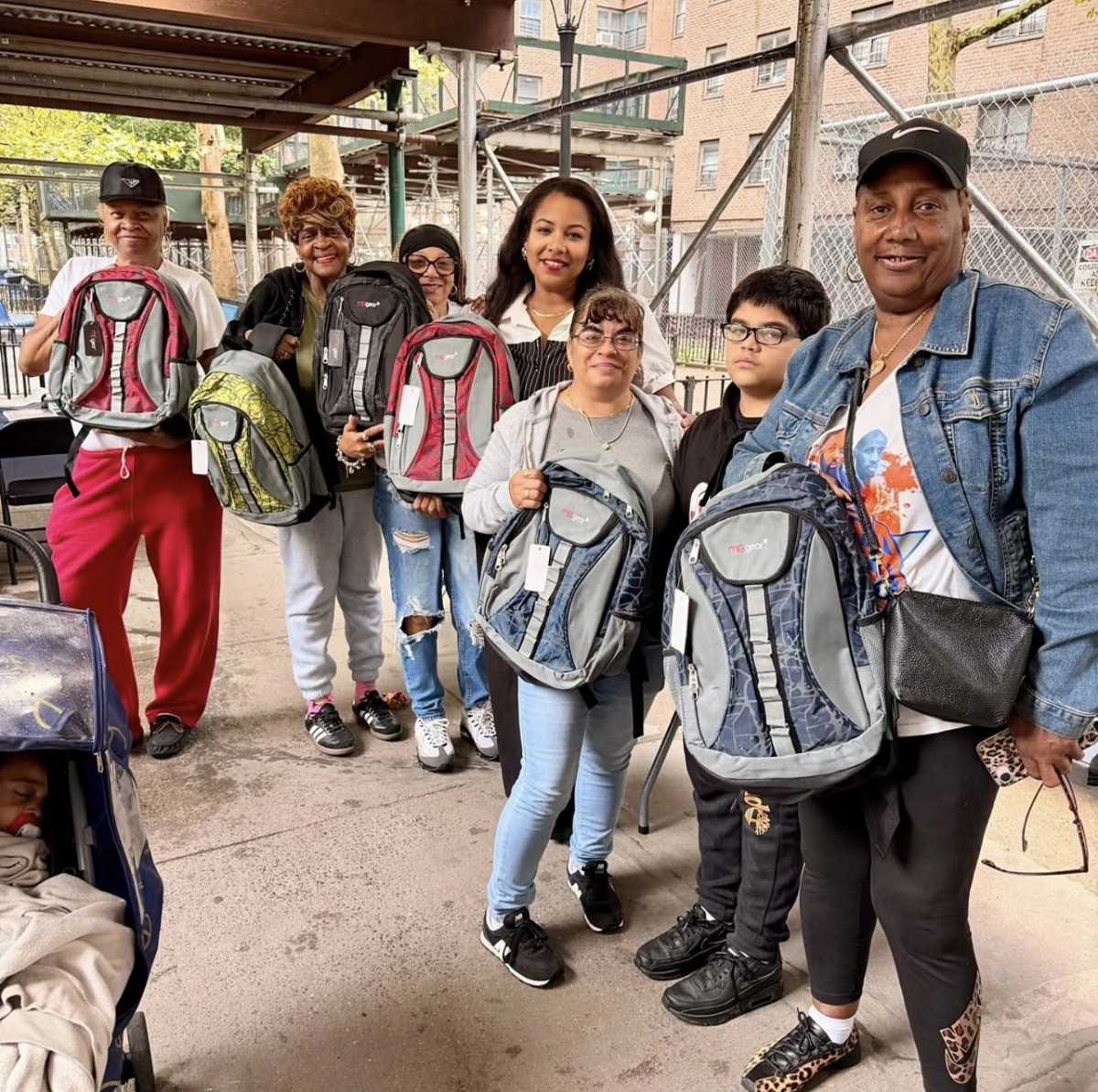 Bronx Foundation Gives 600 Students Free Back-to-School Help - Image 2