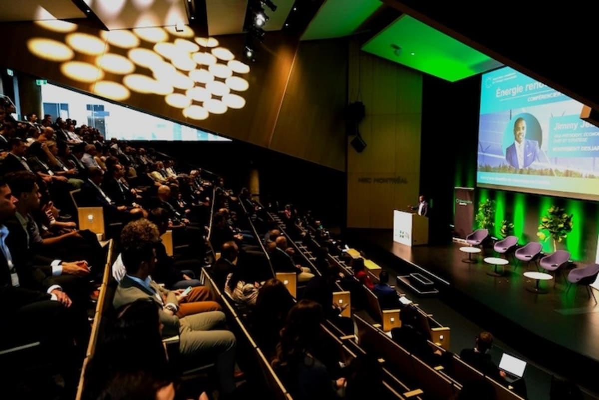 Large conference room filled with renewable energy professionals and stakeholders in Montreal