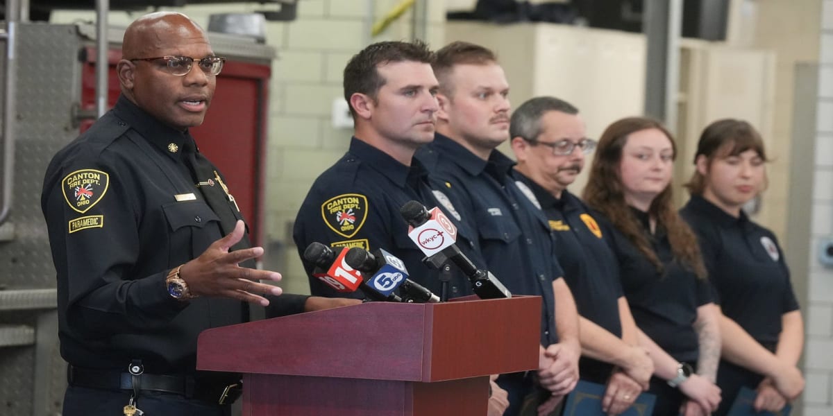 5 Firefighters Save Driver from Submerged Upside-Down Truck - Image 2
