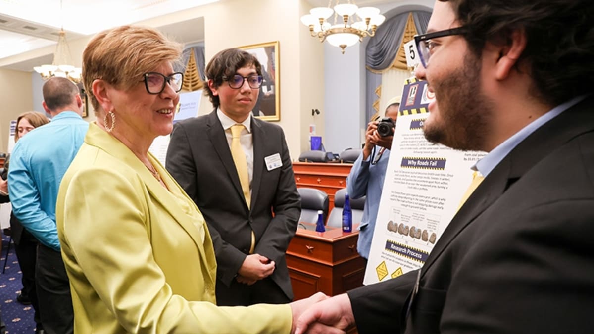 Community College Students Solve Real Problems on Capitol Hill - Image 2