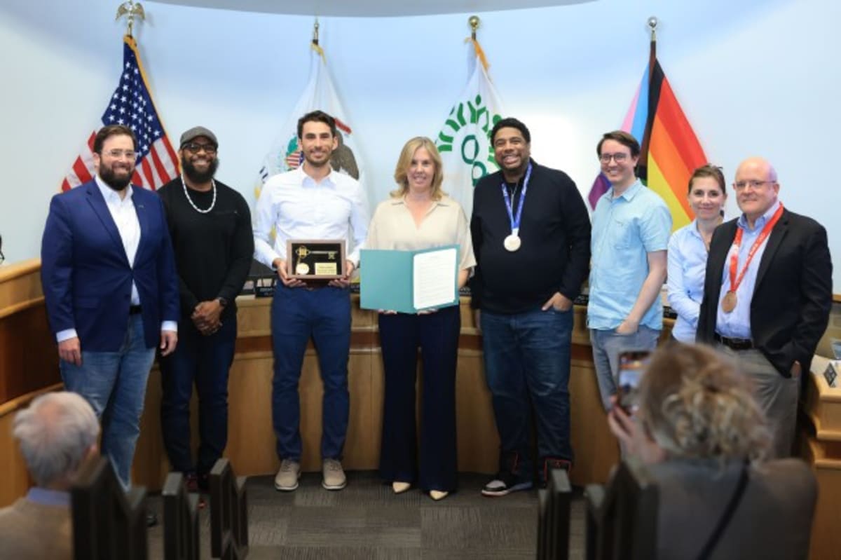 Oak Park Gives Olympic Skater First Ever Key to Village - Image 2