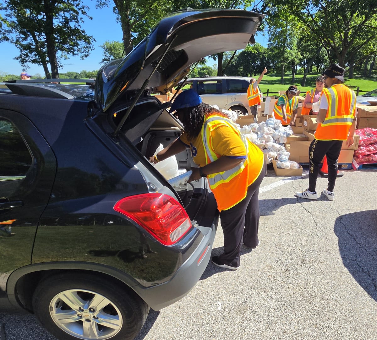 Aurora Volunteers Feed 1,000 Families for Juneteenth - Image 3
