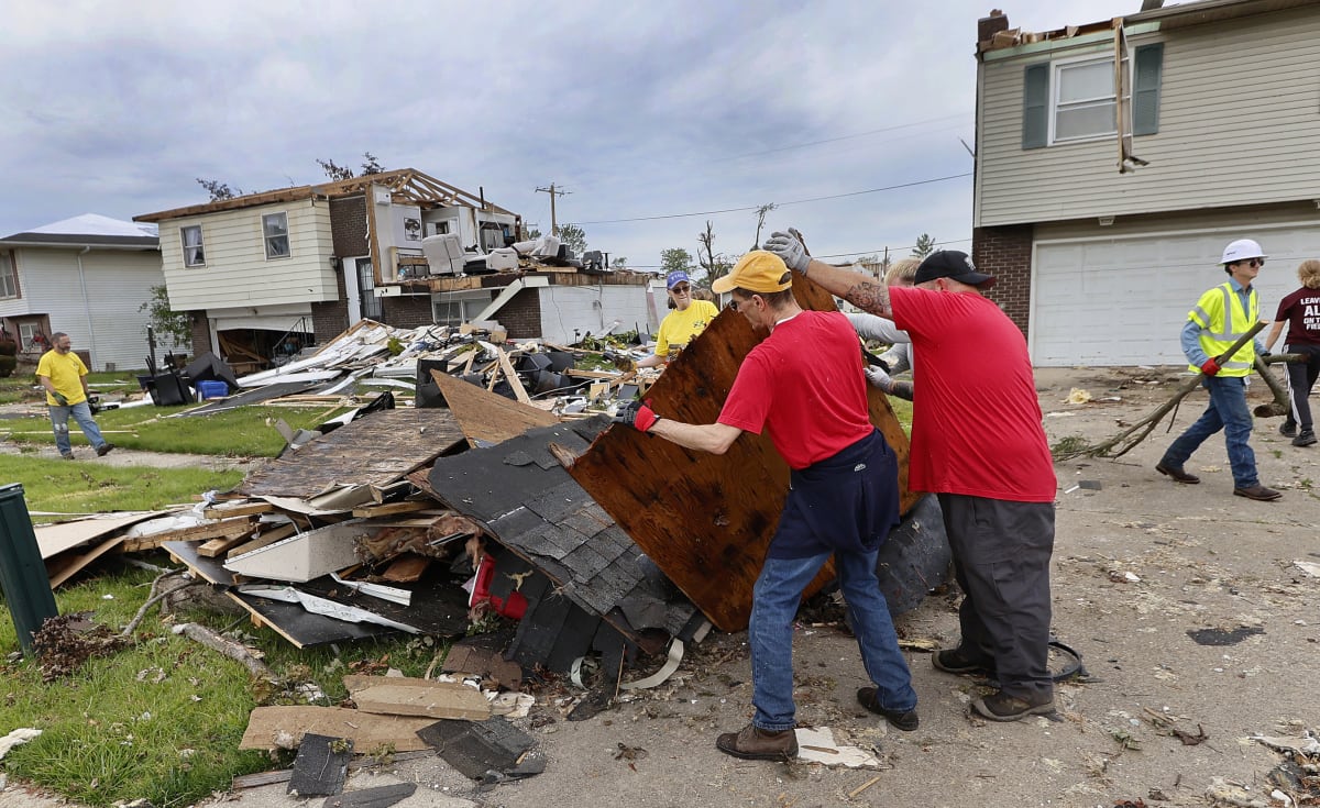 300+ Volunteers Rebuild Merrillville After Tornado - Image 3
