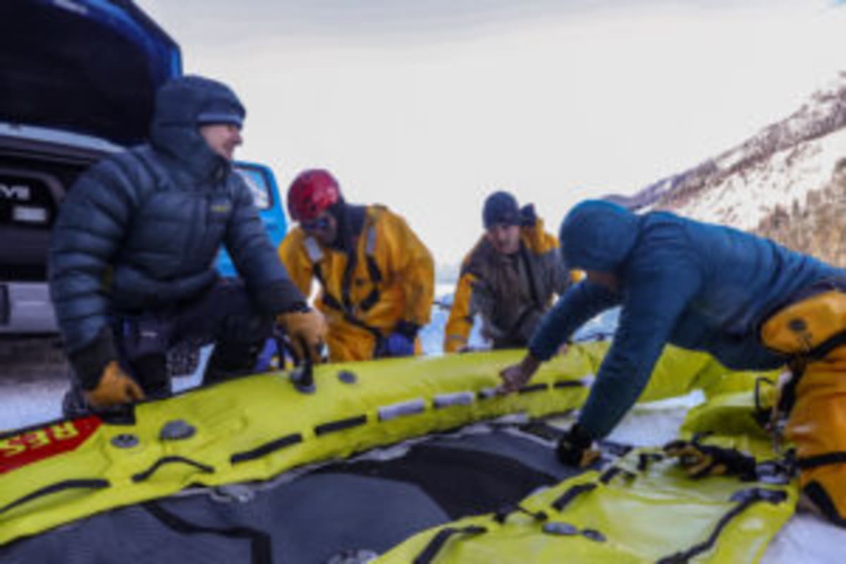 Alaska Firefighters Gain Ice Rescue Skills After Tragedy - Image 4