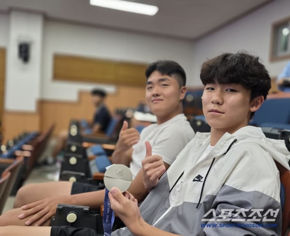 Olympic Snowboarder, 37, Mentors 52 Korean Students - Image 4