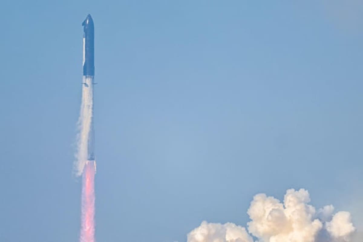 SpaceX's Starship V3 Deploys Satellites, Splashes Down - Image 3