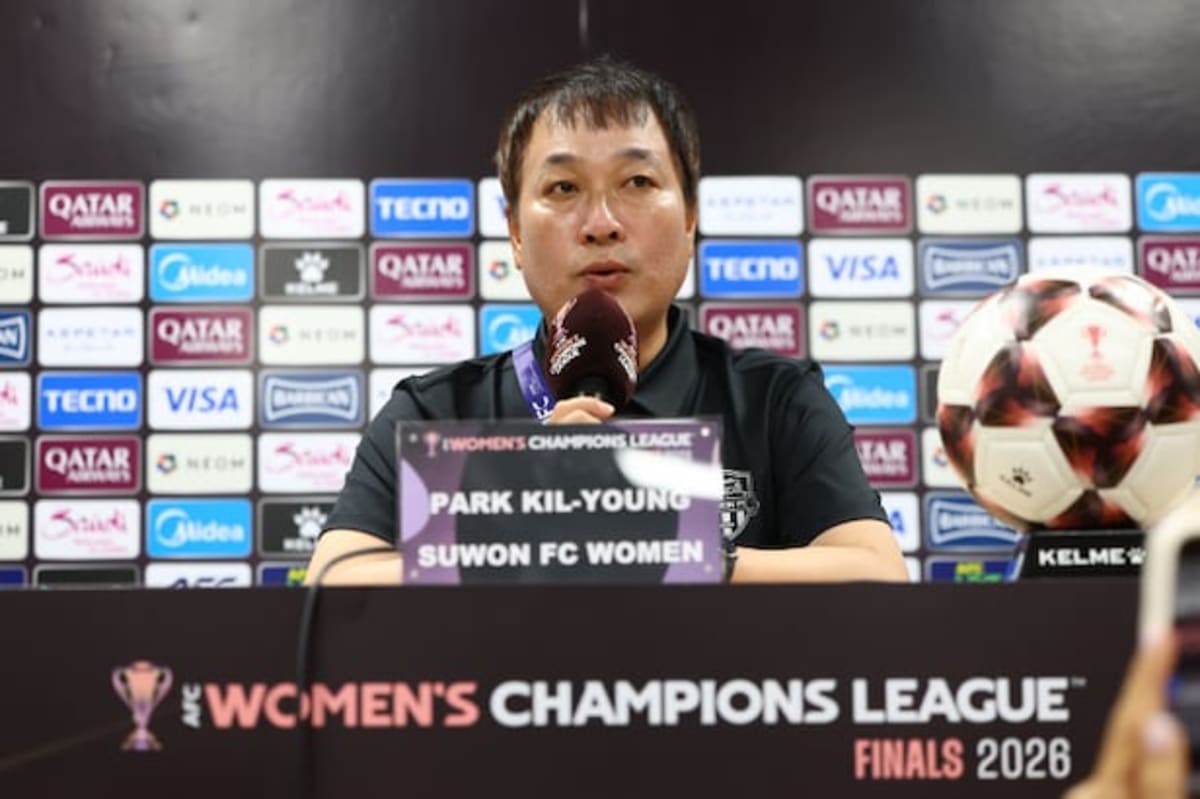 South Korea Hosts North Korean Soccer Team for Historic Match - Image 4