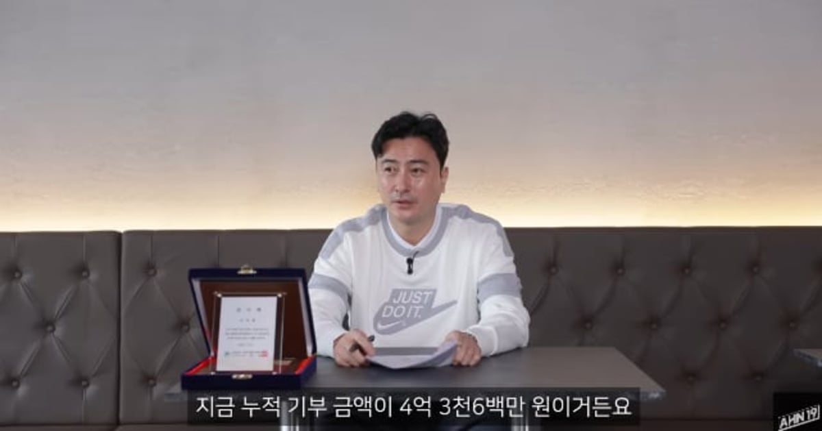 Former South Korean footballer Ahn Jung-hwan speaking on his YouTube channel about charitable donations