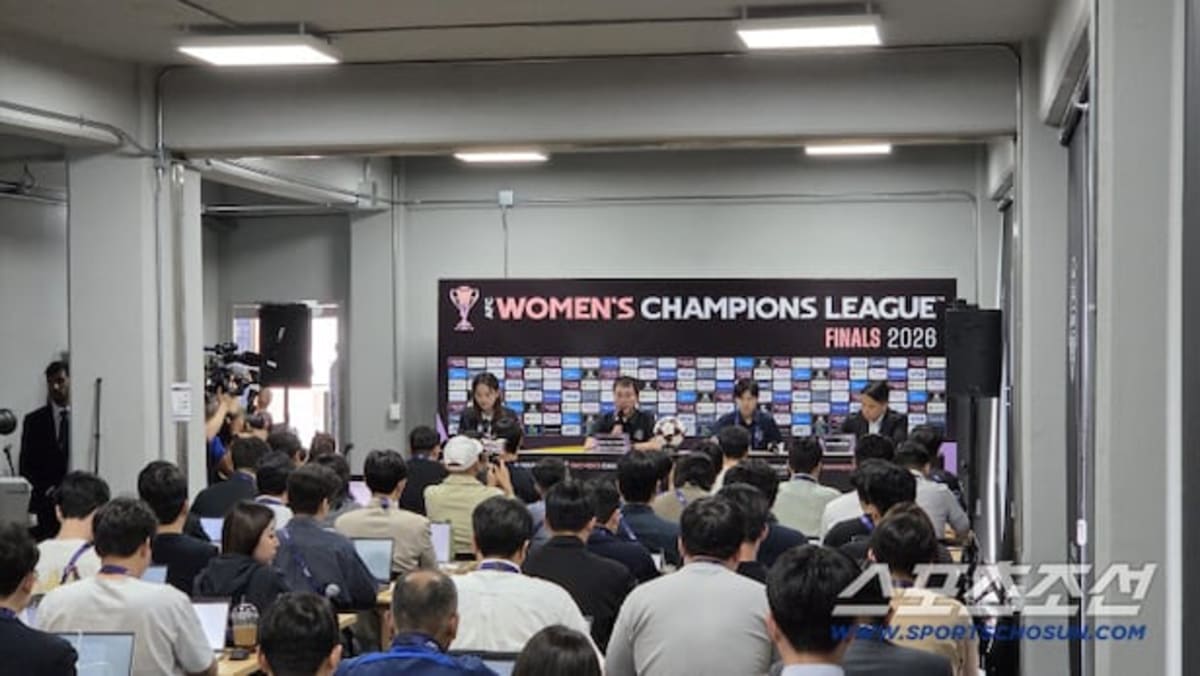 South Korea Hosts North Korean Soccer Team for Historic Match - Image 3