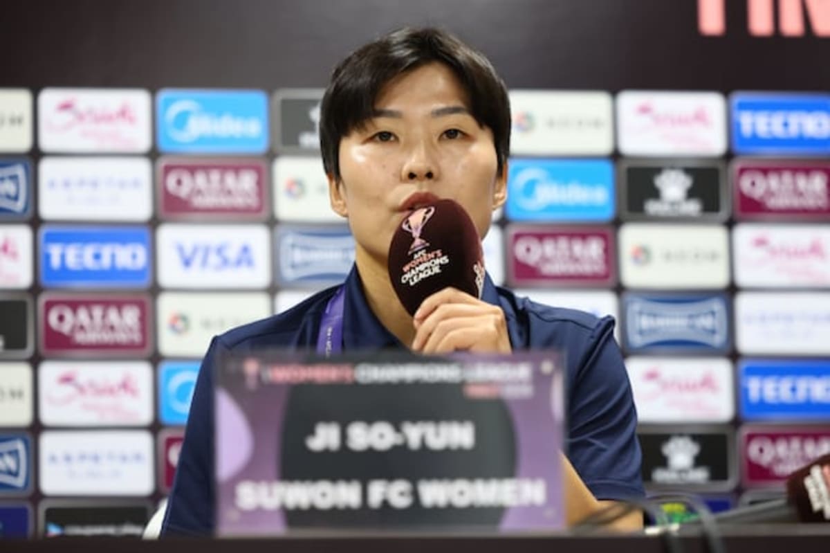 South Korea Hosts North Korean Soccer Team for Historic Match - Image 2