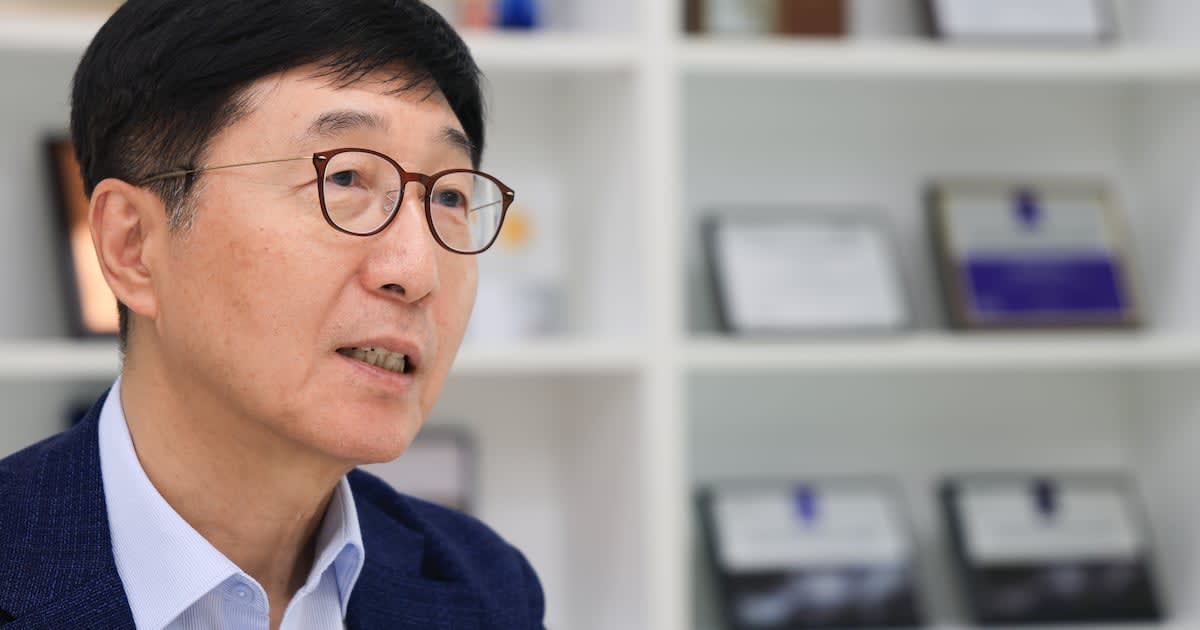 Korean Scientist's 'Dream Solar Cell' Powers AI's Future