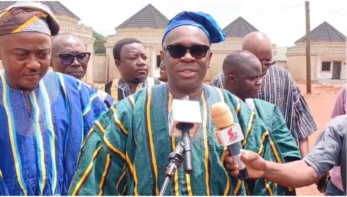 Traditional ceremony as Stanbic Bank CEO presents check to Dagbon overlord for palace reconstruction