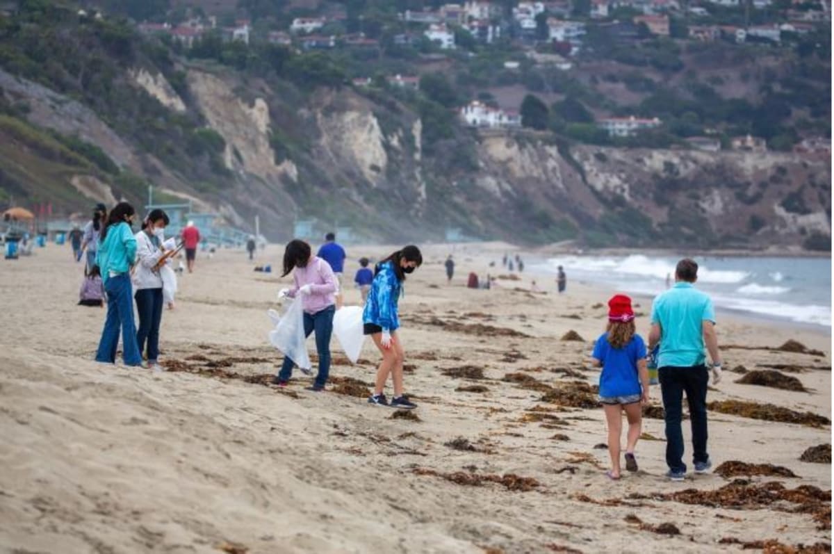 7,000 LA Volunteers Remove 20,000 Pounds of Beach Trash