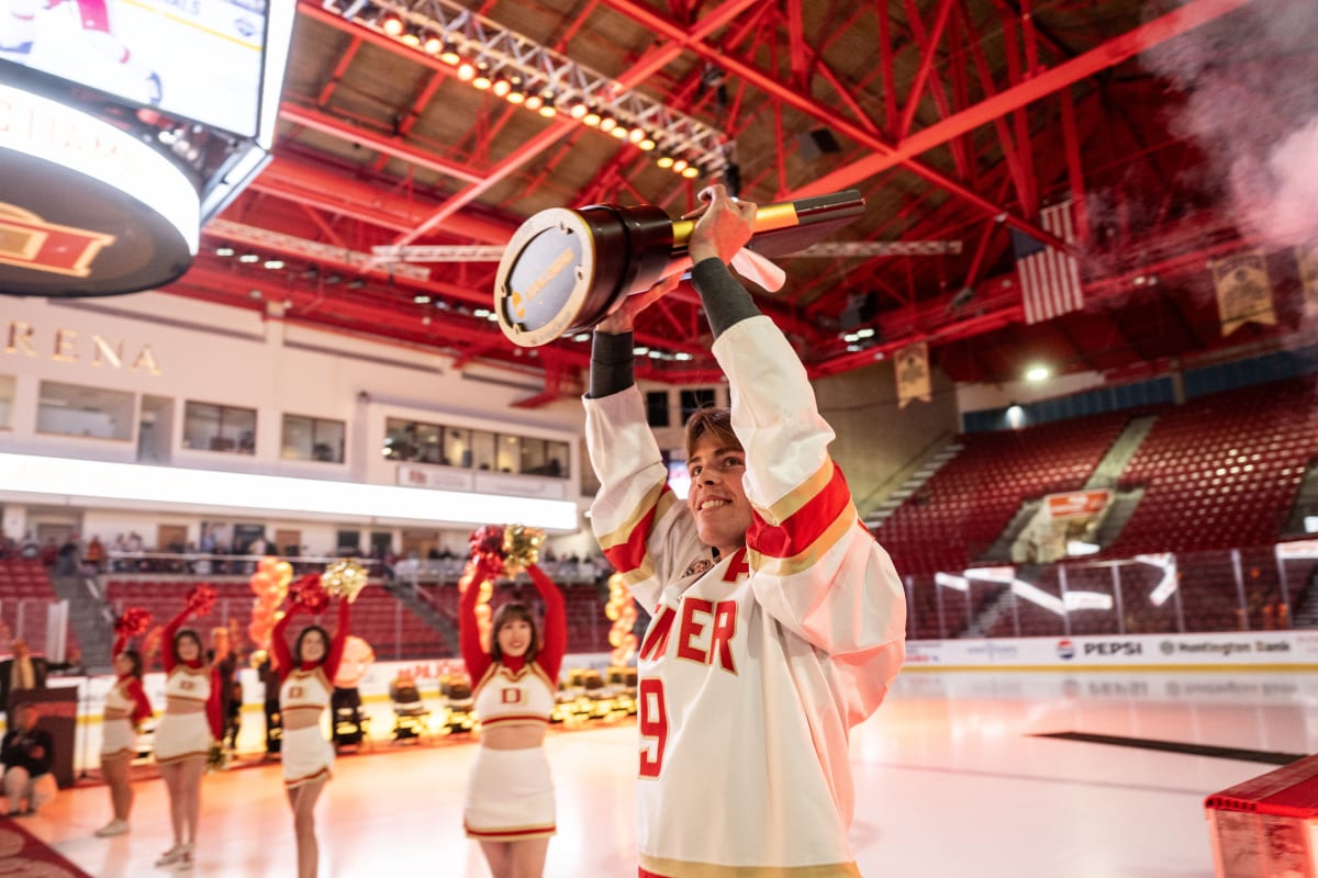 Denver Pioneers Win 11th NCAA Hockey Title, Fans Celebrate - Image 2