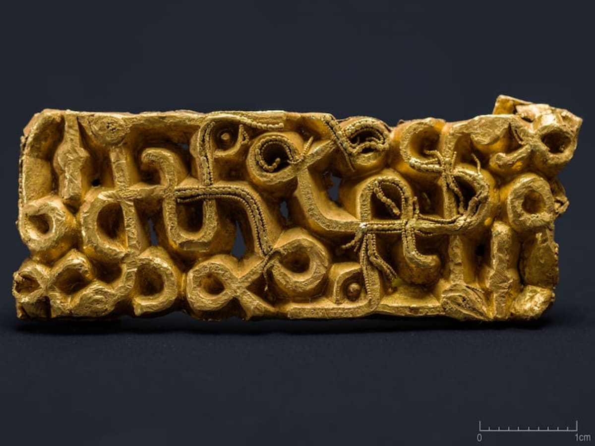 Hiker Finds 1,500-Year-Old Gold Sword Piece in Norway - Image 2
