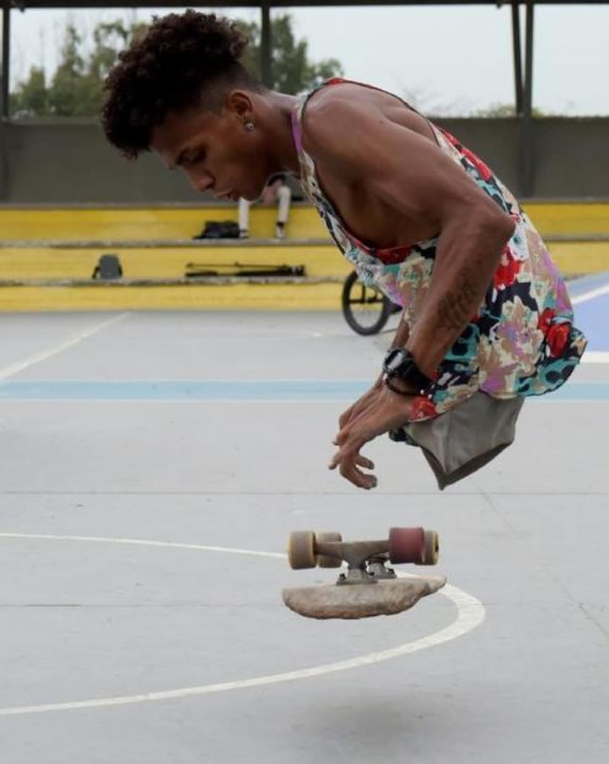 Legless Venezuelan Rapper Surfs, Sings, Inspires in Colombia - Image 2