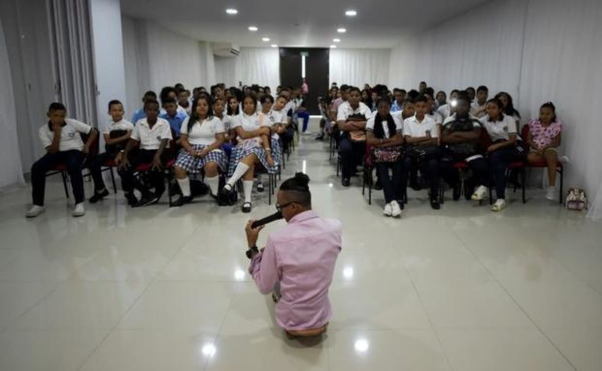 Legless Venezuelan Rapper Surfs, Sings, Inspires in Colombia - Image 4