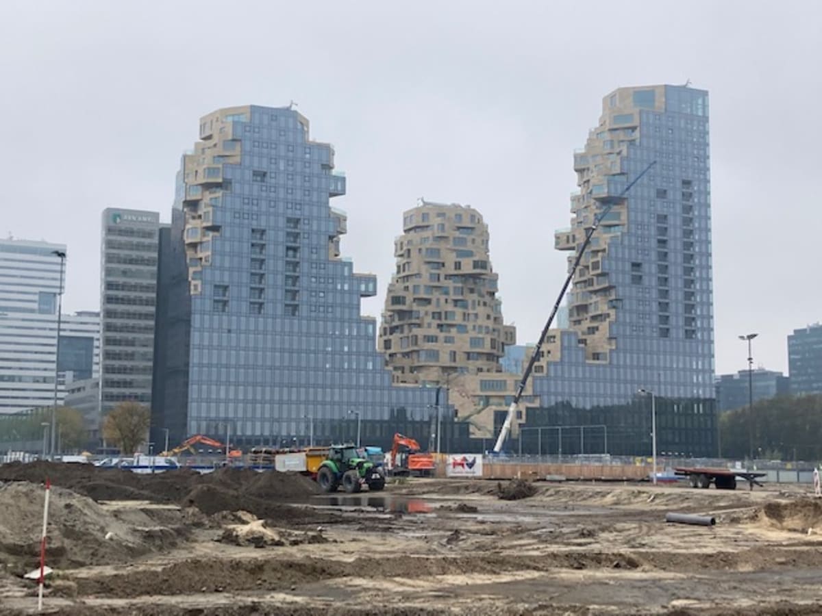 Modern prefabricated homes under construction in a Dutch residential neighborhood development site