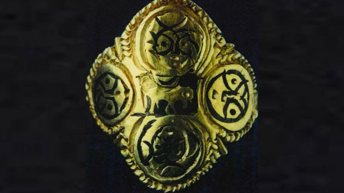 Medieval gold ring showing Jesus and four Gospel writers from 9th century Netherlands