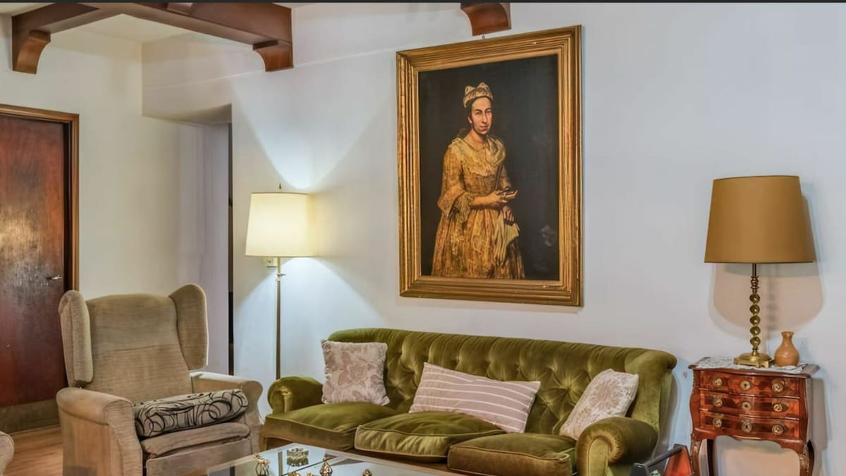 18th-century Italian portrait of Contessa Colleoni hanging on wall in Argentine home