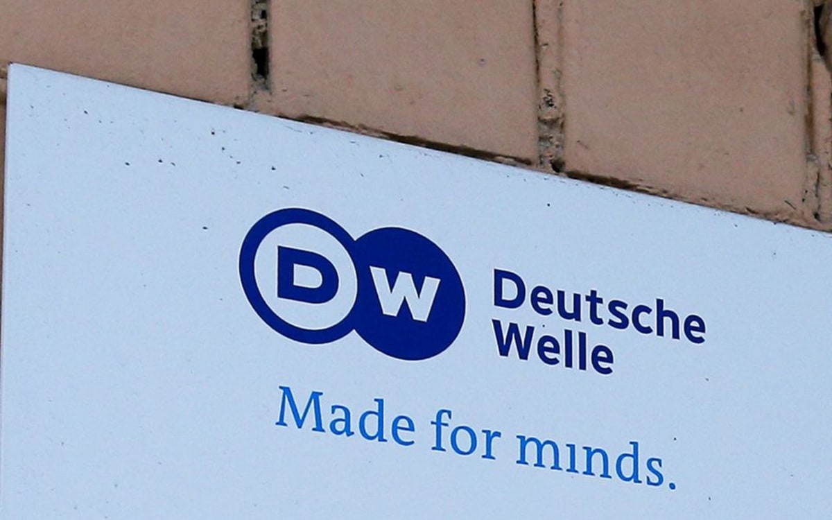 Greece Saves Deutsche Welle Radio After National Campaign