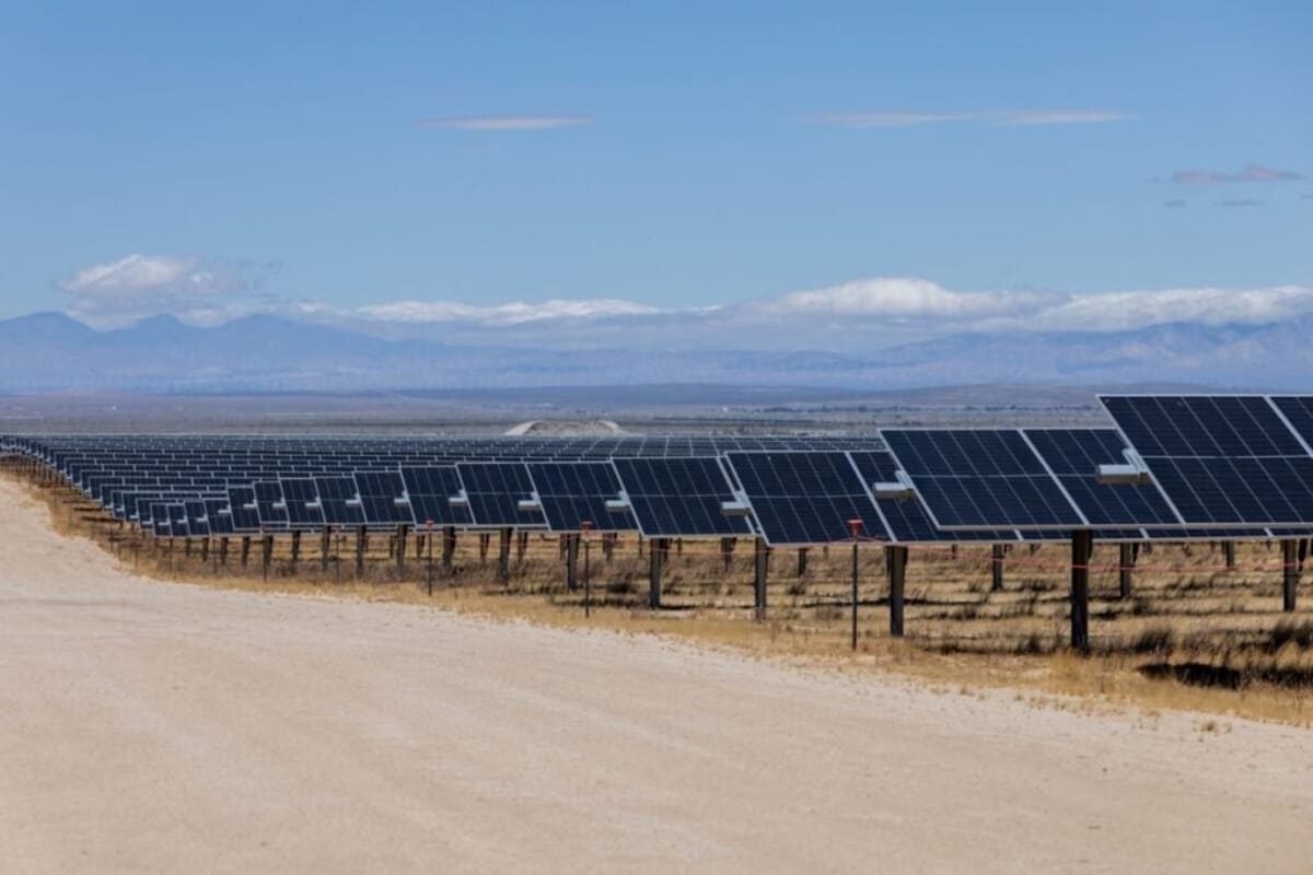 US Clean Energy Projects Secure Over $1 Billion in Funding