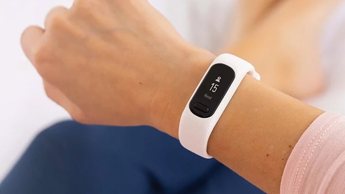 5 Fitness Trackers With No Monthly Fees (Starting at $50) - Image 4