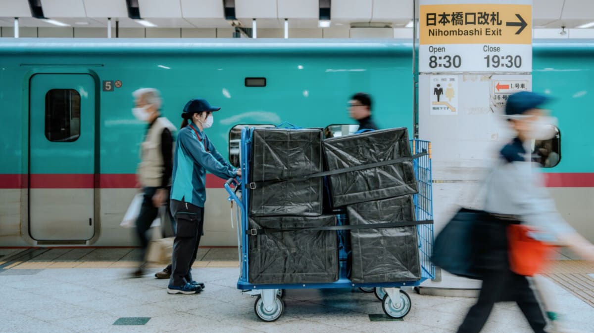 Amazon Japan Ships Packages on 200 MPH Bullet Trains