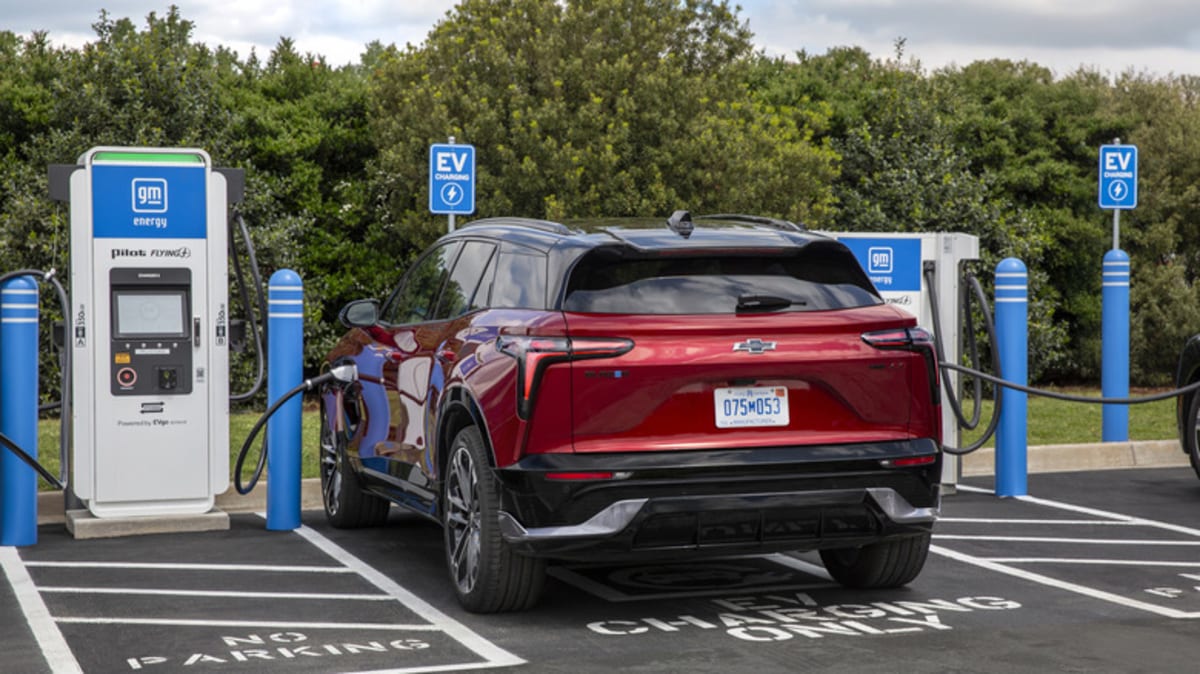GM Electric Cars Now Connect to Most US Charging Stations - Image 2