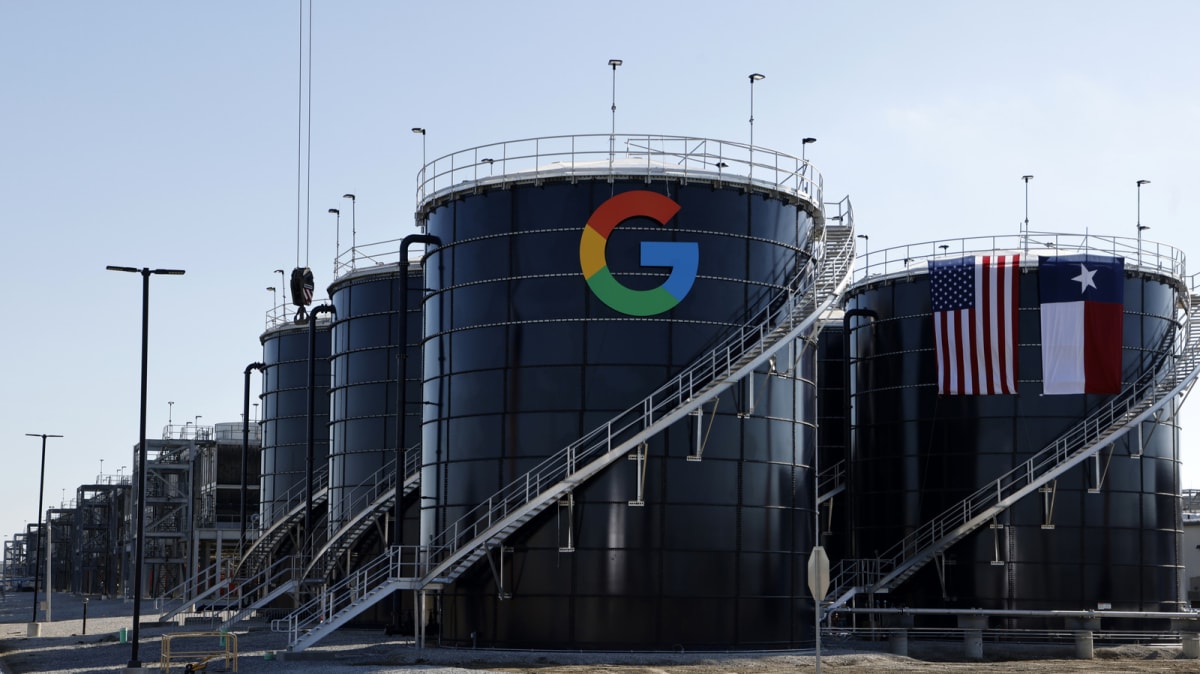 Google Buys 1.6GW Solar Farm to Power 315,000 Homes