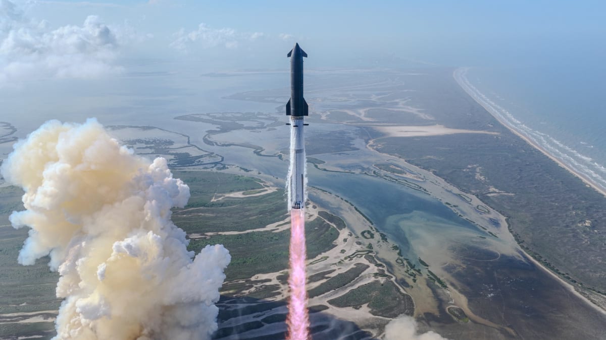 SpaceX Starship V3 Completes First Test Flight Successfully